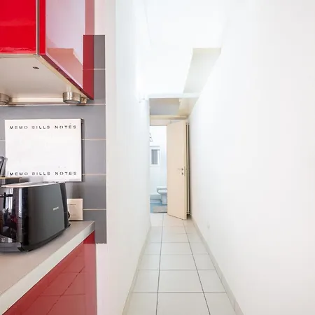 Guesthost - Bright And In *