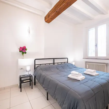 Guesthost - Bright And In パルマ