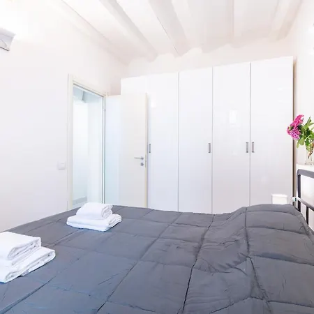 Guesthost - Bright And In *