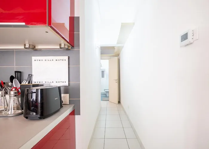 Guesthost - Bright And In *