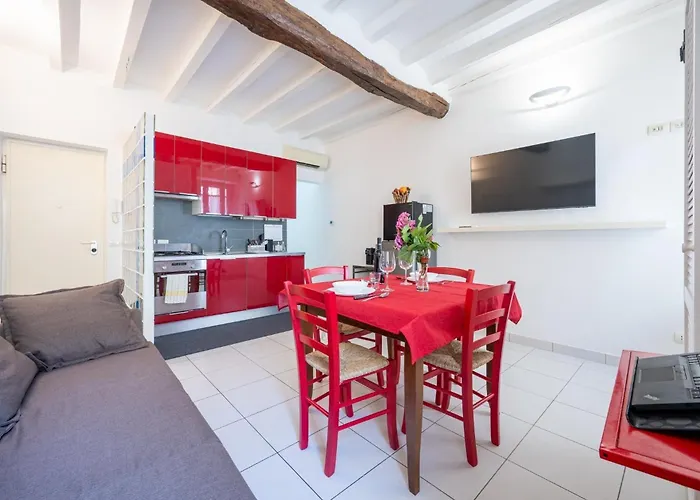 Daire Guesthost - Bright And In