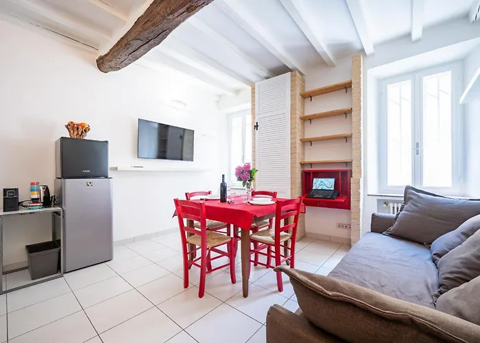 Guesthost - Bright And In Lejlighed Parma