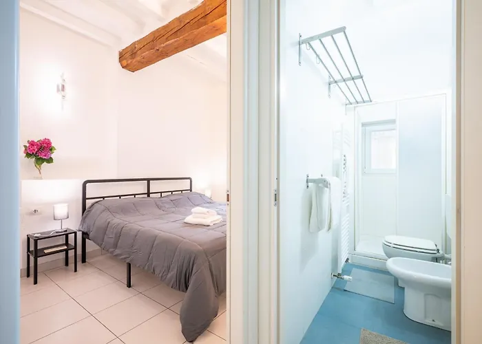 Guesthost - Bright And In Daire